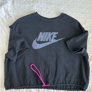 Nikelab women’s fleece T-shirt.